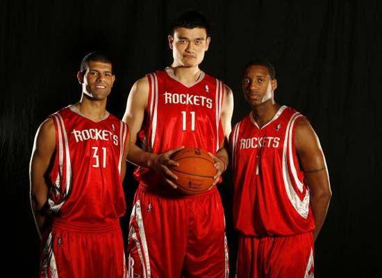 不理智，战乌兹的熊猫杯中，汪士钦职业生涯首次染红（熊猫杯对阵乌兹别克斯坦，汪士钦职业生涯首张红牌）