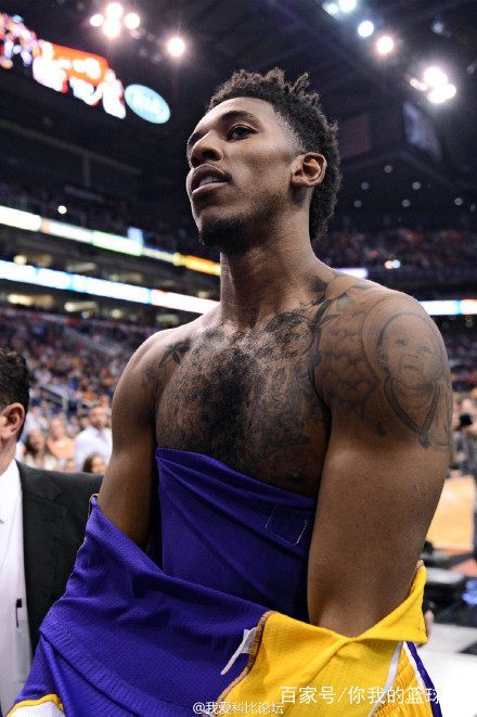 斯内德：姆巴佩会赢得2026年金球奖；没有人效力皇马时想离开（斯内德：姆巴佩将问鼎2026金球；效力皇马没人想走）