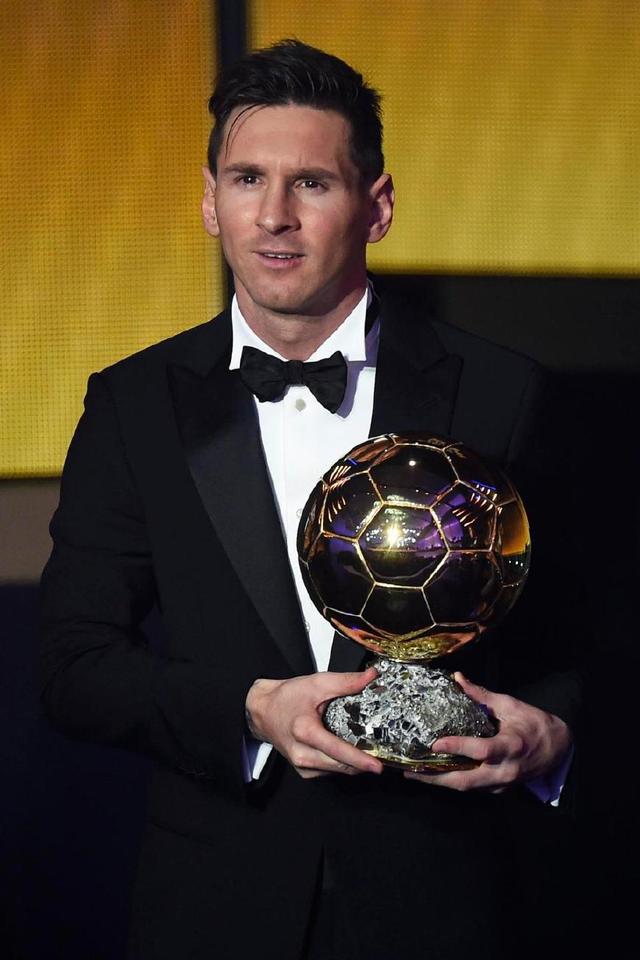 皮克福德：想参加摩托车越野赛；为英格兰举起奖杯是头等大事（皮克福德憧憬参加摩托越野赛，但为英格兰捧杯仍是首要目标）