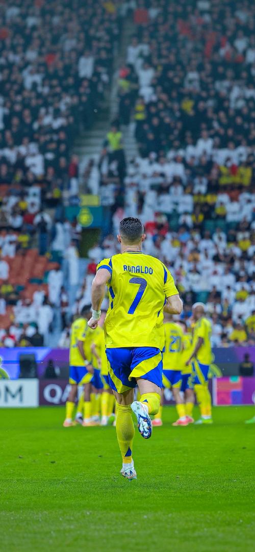 董路：中国是世界上最不热爱足球的人!球员不爱足球,就是干活挣钱（董路：国人或是最不爱足球的一群，球员把踢球当成挣钱的活）