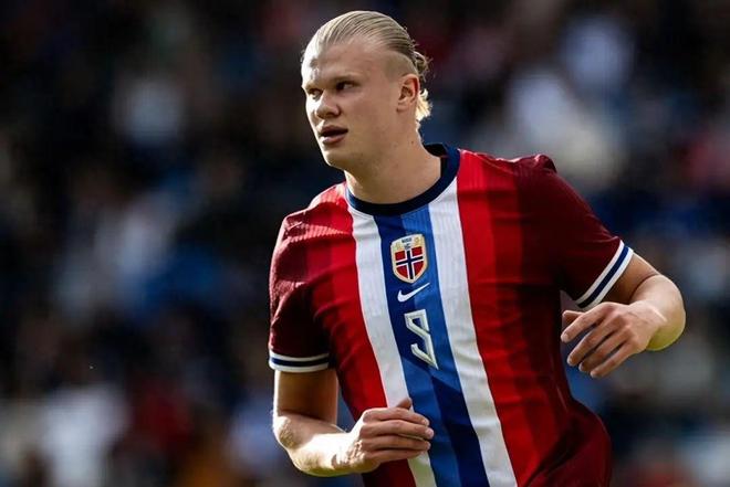 每体：巴萨让马丁替换德容出席发布会，以肯定前者的出色表现（每体：巴萨安排马丁顶替德容出席发布会，以示对其出色发挥的肯定）