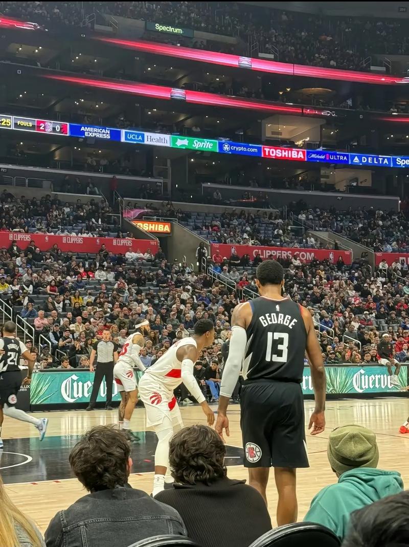 翻新太贵，维罗纳市长托马西提出把维罗纳现主场直接拆除再重建（翻新成本过高，托马西建议将维罗纳现有主场拆除重建）