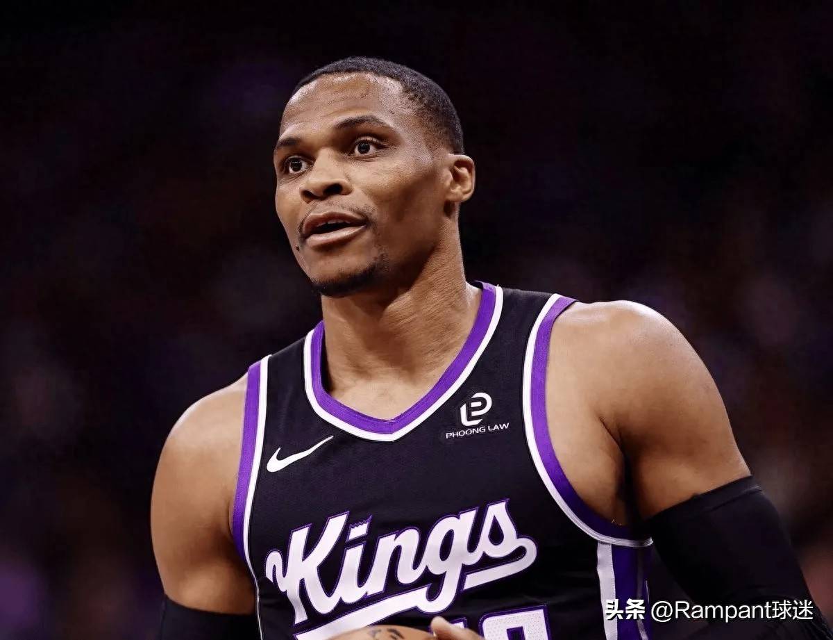 小将赛后拥抱母亲太感人（赛后小将与母亲相拥，场面动人）