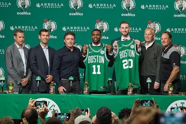 拉菲尼亚：巴西球员不自律的刻板印象已过时；曾想过放弃足球（拉菲尼亚称“巴西球员不自律”已是陈旧偏见；他曾一度想放弃足球）