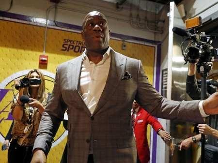 卫报：热刺有意富勒姆左后卫罗宾逊，也会寻找一名攻击型中场（卫报：热刺看中富勒姆左后卫罗宾逊，同时寻觅一名进攻型中场）