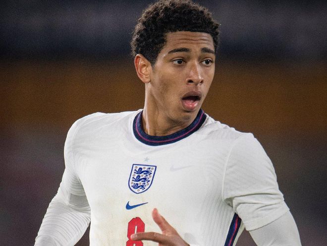 斯潘塞是NCAA长曲棍球历史助攻王，获得最高荣誉后改打篮球（NCAA长曲棍球历史助攻王斯潘塞获最高荣誉后转战篮球）