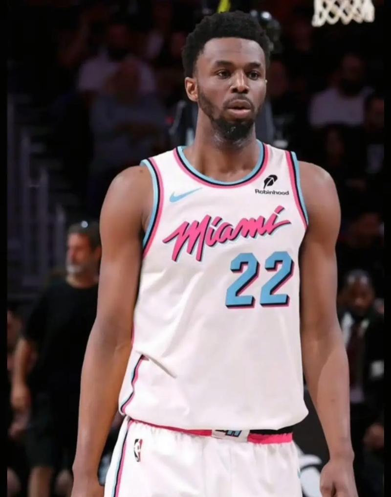 立竿见影，凯恩替补出场30分钟个人戴帽拜仁打进4球（凯恩替补登场30分钟上演帽子戏法，拜仁轰入4球）