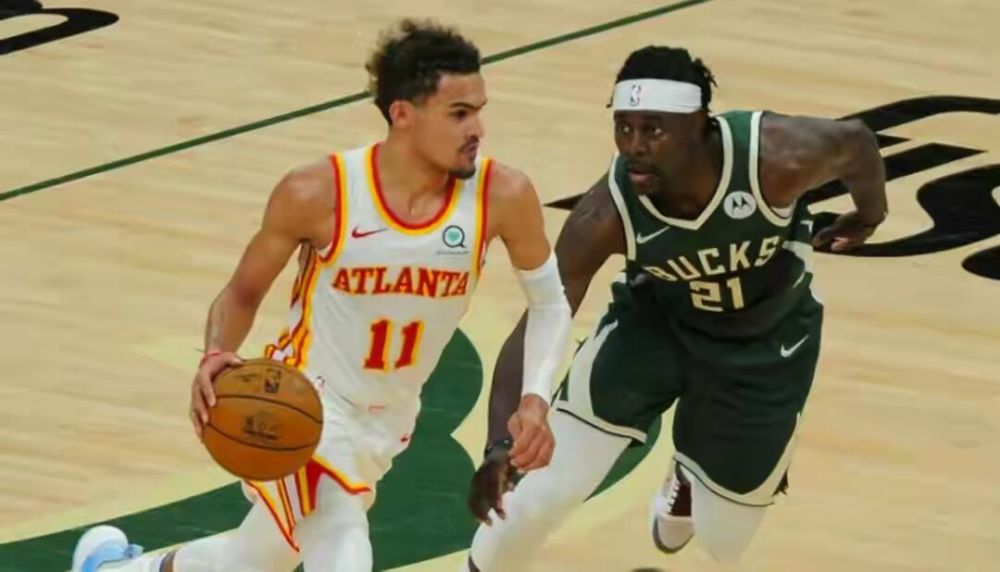 欧冠：巴黎客场2-1逆转曼联（欧冠赛场，巴黎客场2比1翻盘曼联）