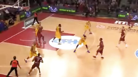 足球意大利名帅重返教练席，引全球媒体关注（意大利足坛名帅重返执教舞台，全球媒体聚焦）