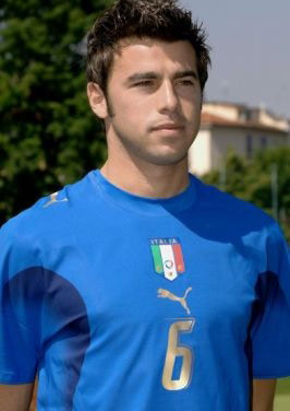 开小会？巴媒：安帅今日训练开始前和维尼修斯交谈了3分钟（巴媒：安切洛蒂训练前与维尼修斯单聊3分钟）