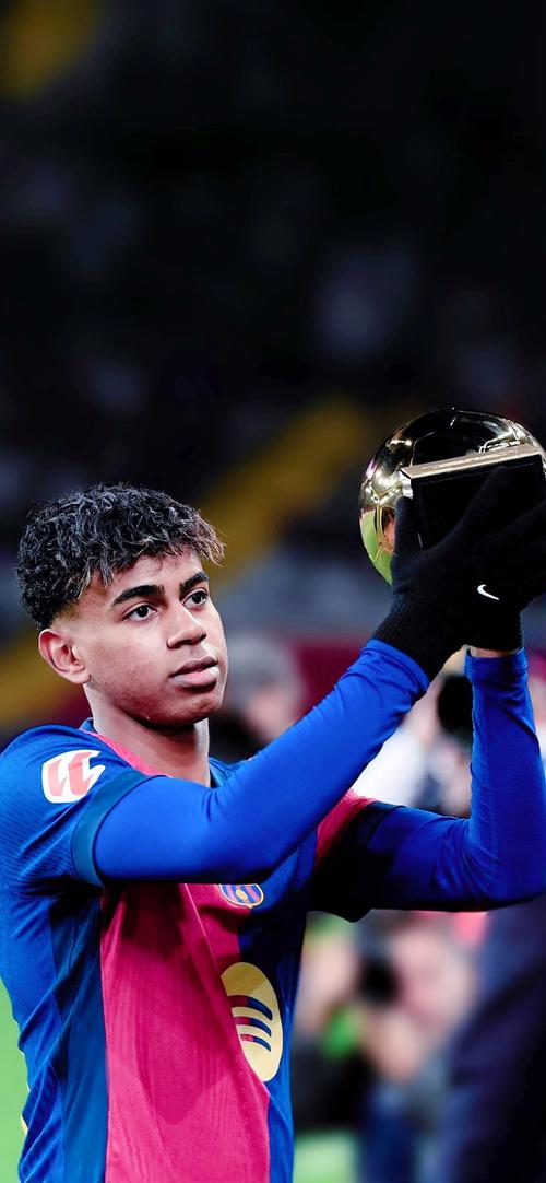 小法：意大利不认同青训越级提拔；相信莫拉塔会重新振作起来（法布雷加斯：意大利不赞同青训跳级提拔，坚信莫拉塔会走出低谷）