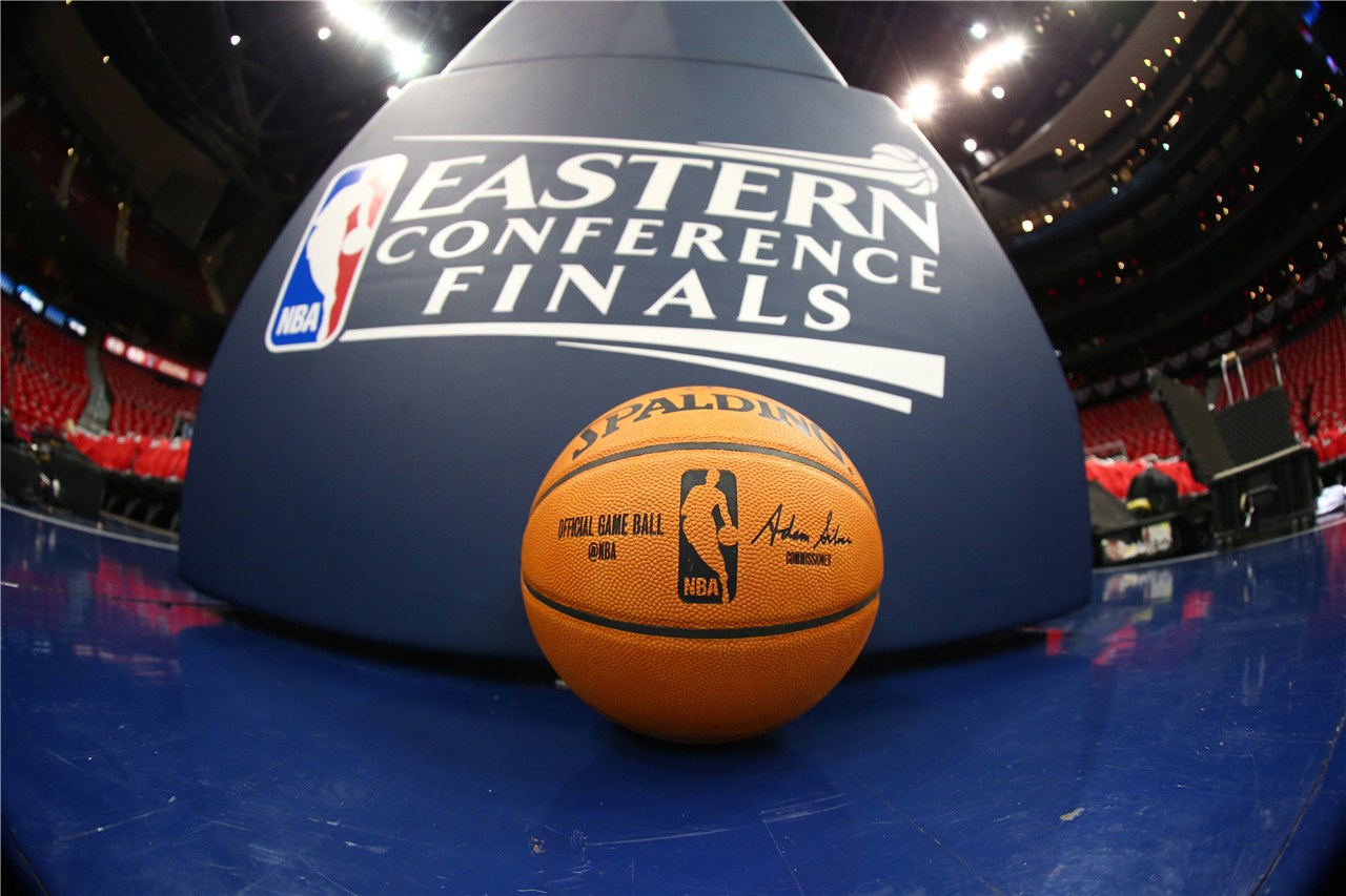 利物浦萨拉赫末段进球险胜热刺（萨拉赫终场前破门助利物浦险胜热刺）