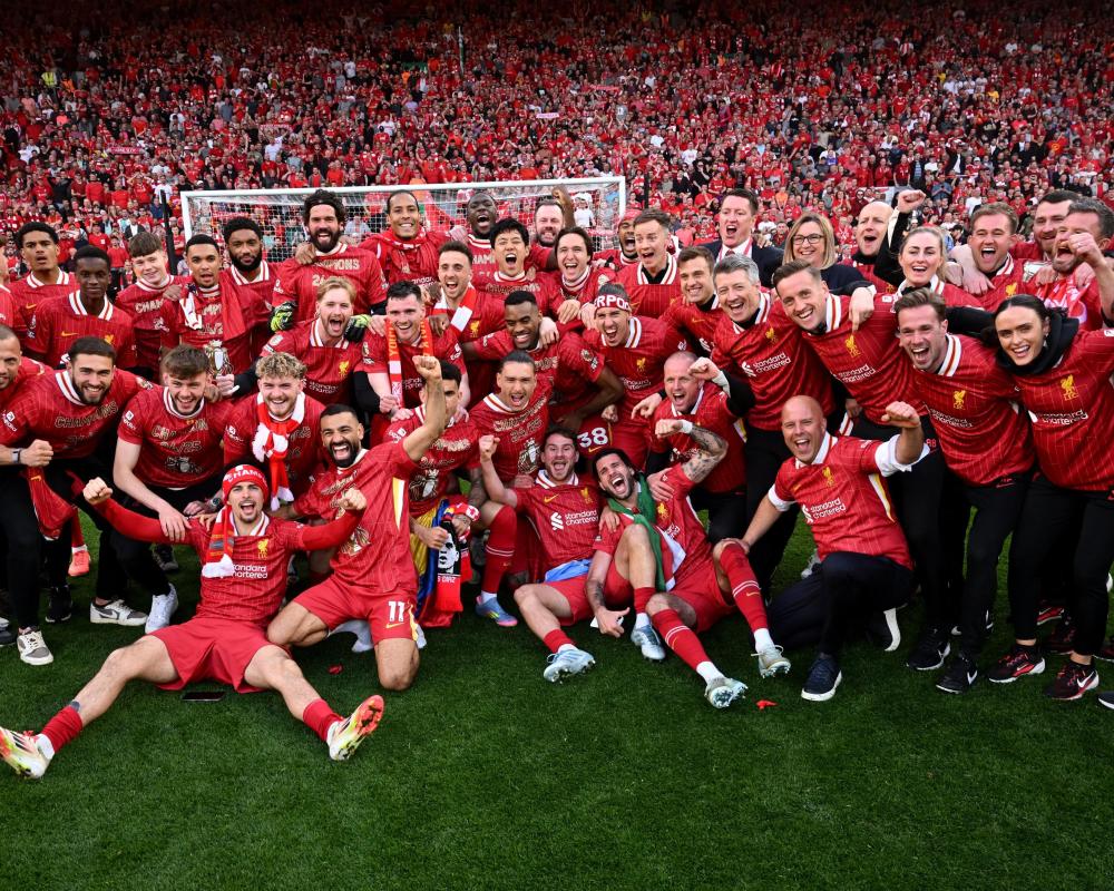 巴萨今夏卖卡萨多免签托马斯引热议（巴萨今夏或售卡萨多并免签托马斯引发争议）